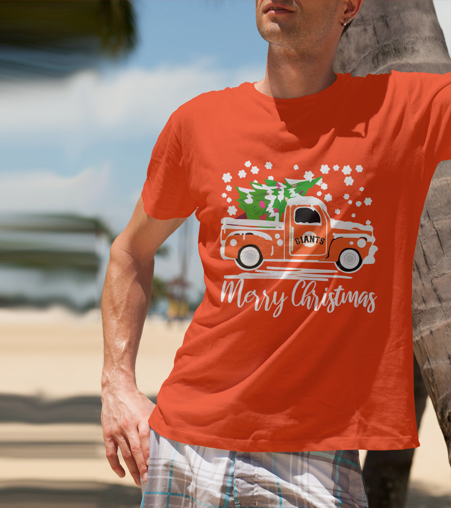 Merry Christmas San Francisco Giants Vintage Car With Snow And Tree T-Shirt