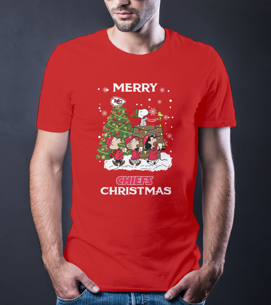 Kansas City Chiefs Merry Christmas Peanuts Tree Celebration T-Shirt