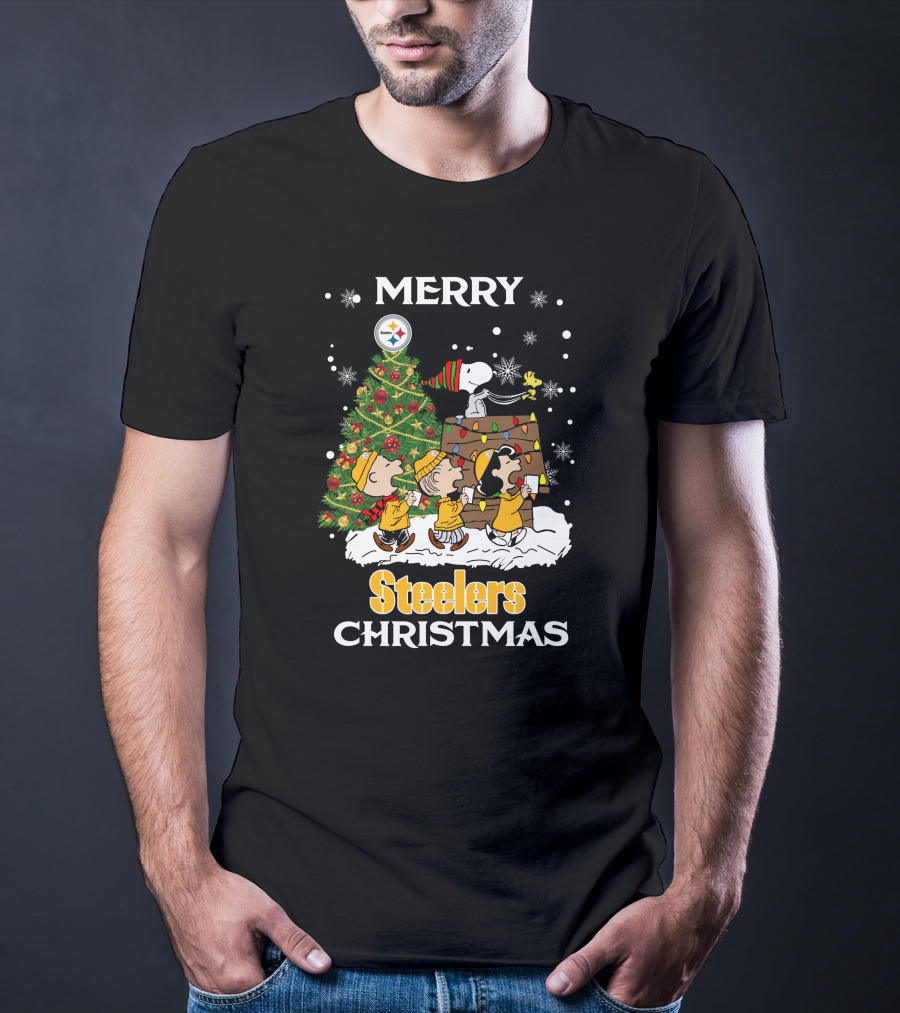 Merry Steelers Christmas Peanuts Tree Snoopy And Friends T-Shirt