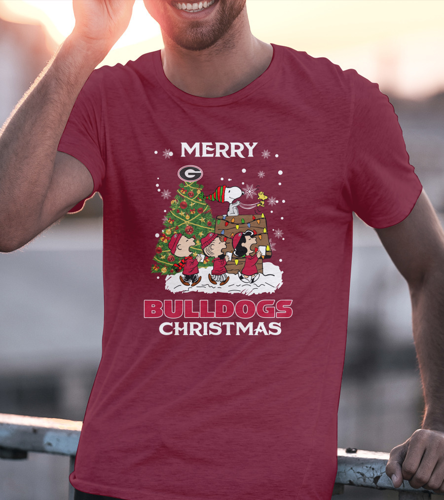 Merry Georgia Bulldogs Christmas Tree Peanuts Holiday Scene T-Shirt