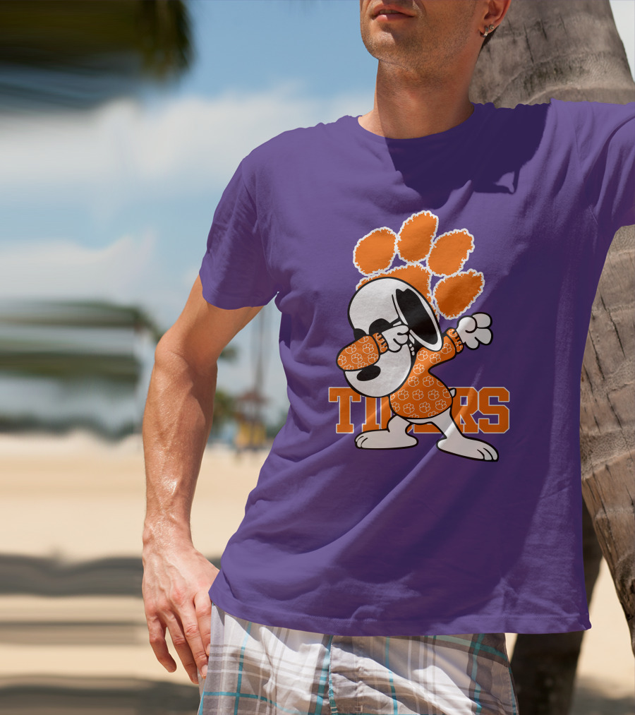 Snoopy Dabbing Clemson Tigers Paw Prints T-Shirt