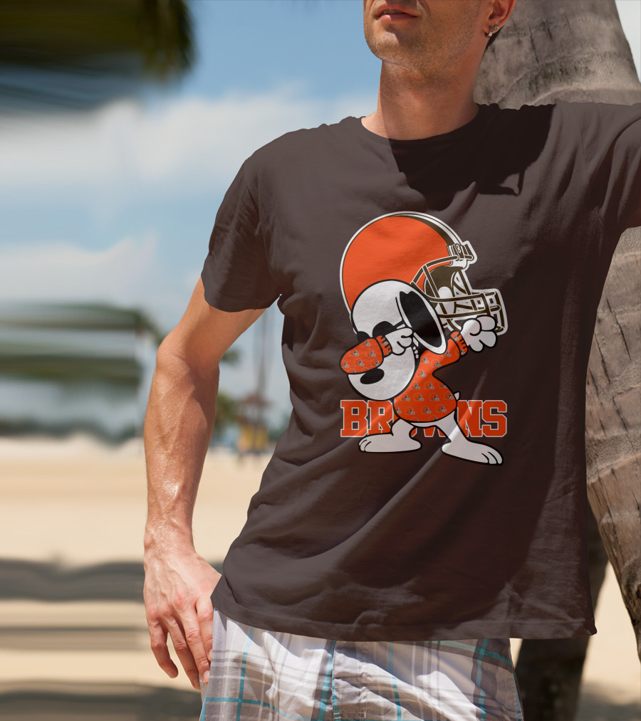 Cleveland Browns Snoopy Dabbing Football Helmet T-Shirt