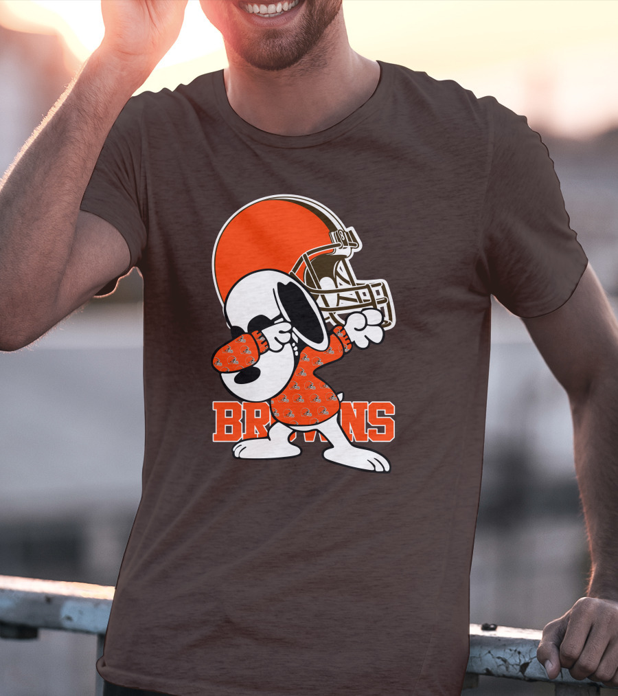 Cleveland Browns Snoopy Dabbing Football Helmet T-Shirt