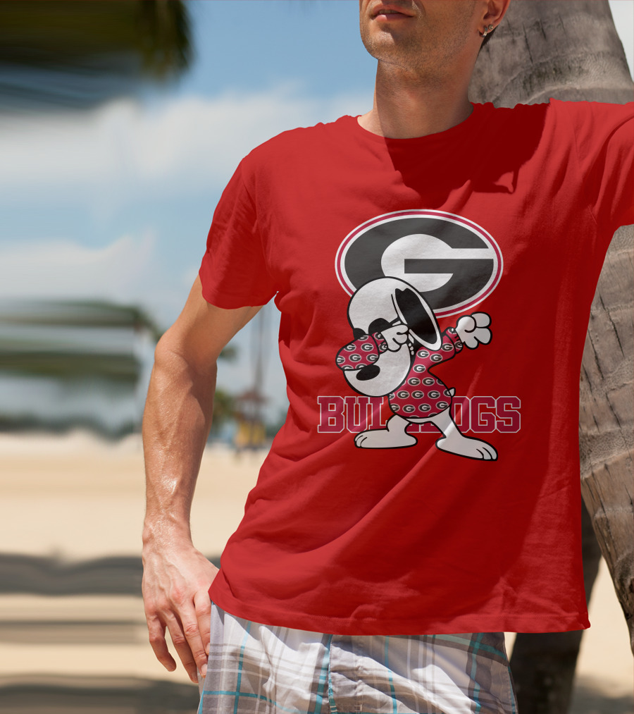 Georgia Bulldogs Snoopy Dabbing University Of Georgia T-Shirt