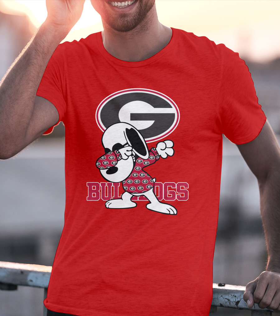 Georgia Bulldogs Snoopy Dabbing University Of Georgia T-Shirt