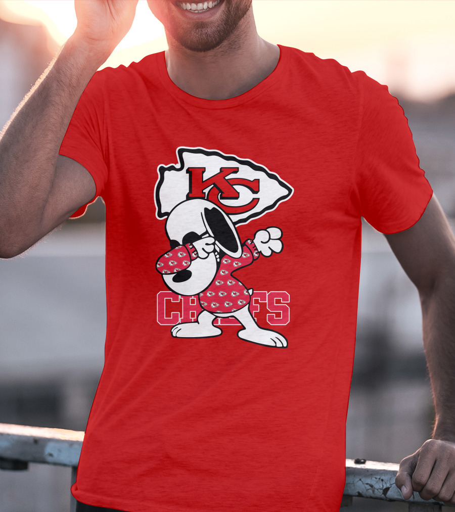 Kansas City Chiefs Snoopy KC Logo Dabbing Chiefs T-Shirt
