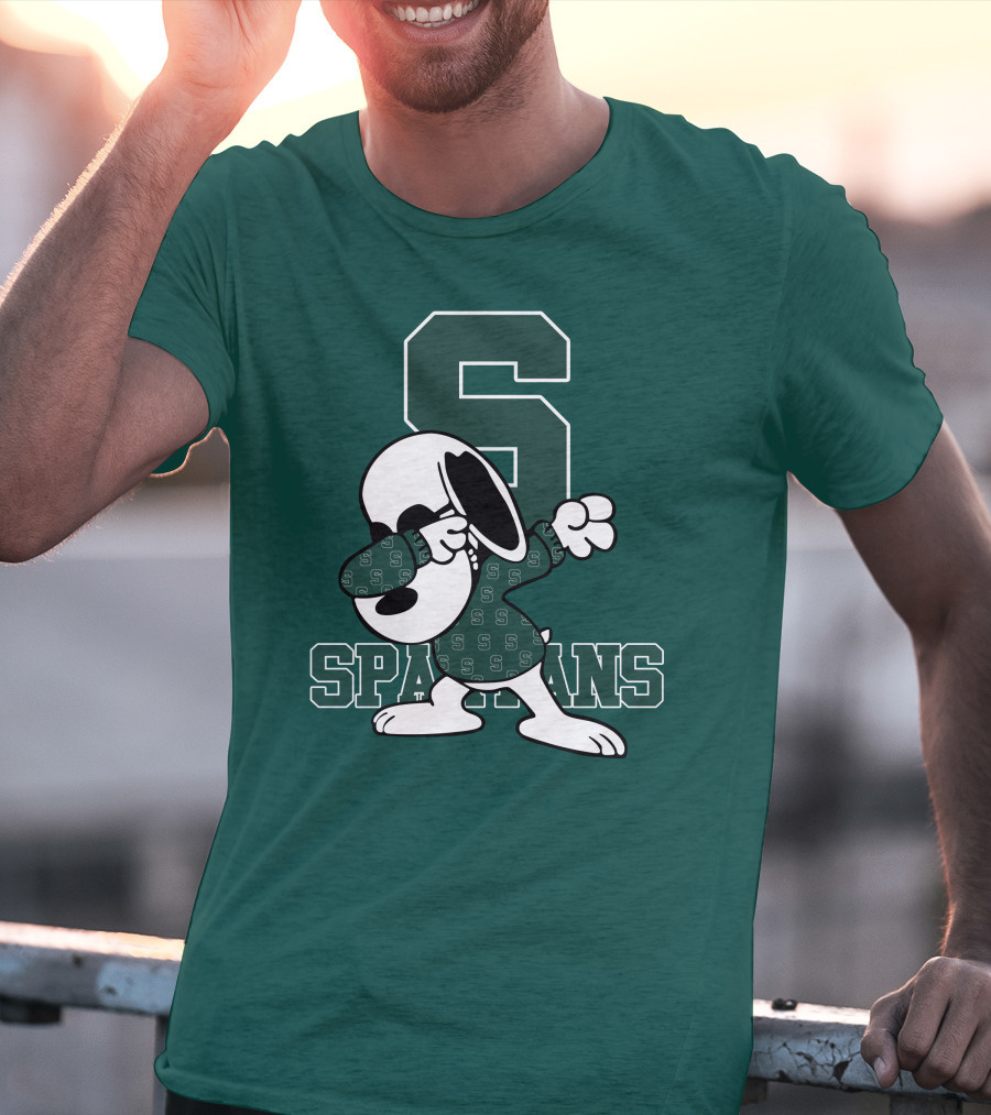 Michigan State Spartans Snoopy Dabbing Football Cartoon Peanuts T-Shirt