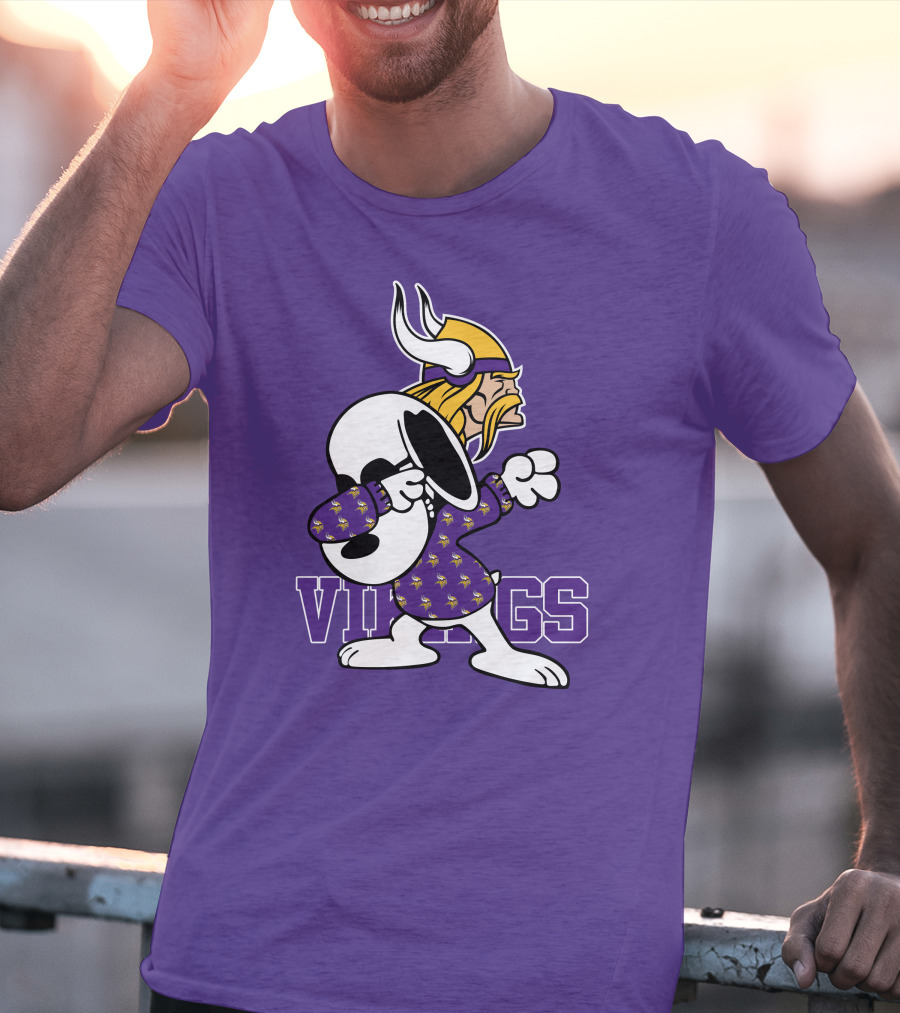 Minnesota Vikings Snoopy Dabbing Peanuts Football Fandom T-Shirt