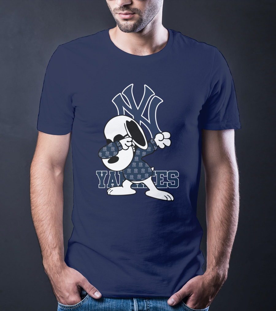 Snoopy Dabbing New York Yankees Logo Yankees T-Shirt
