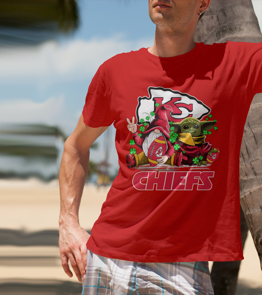 Kansas City Chiefs Leprechauns Gnomes Baby Yoda Hug T-Shirt
