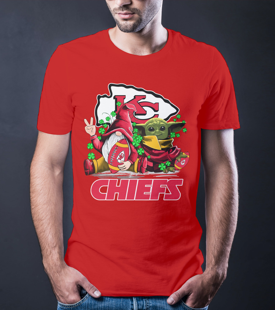 Kansas City Chiefs Leprechauns Gnomes Baby Yoda Hug T-Shirt