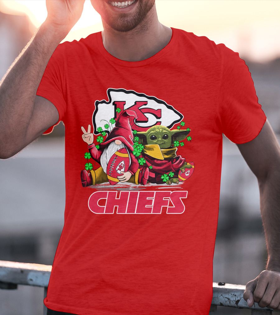 Kansas City Chiefs Leprechauns Gnomes Baby Yoda Hug T-Shirt
