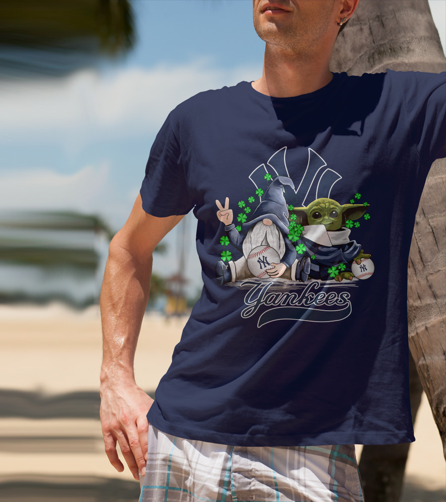 Yankees Gnome Baby Yoda Clover Baseball Hug T-Shirt