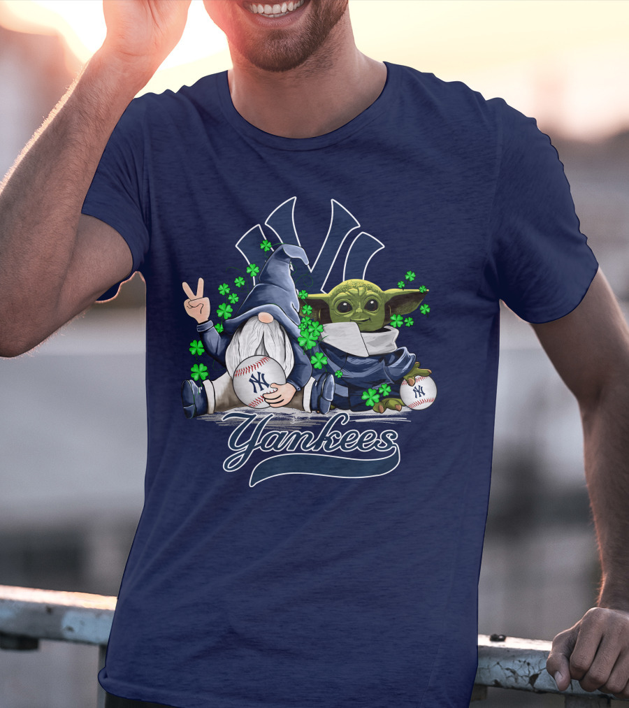 Yankees Gnome Baby Yoda Clover Baseball Hug T-Shirt