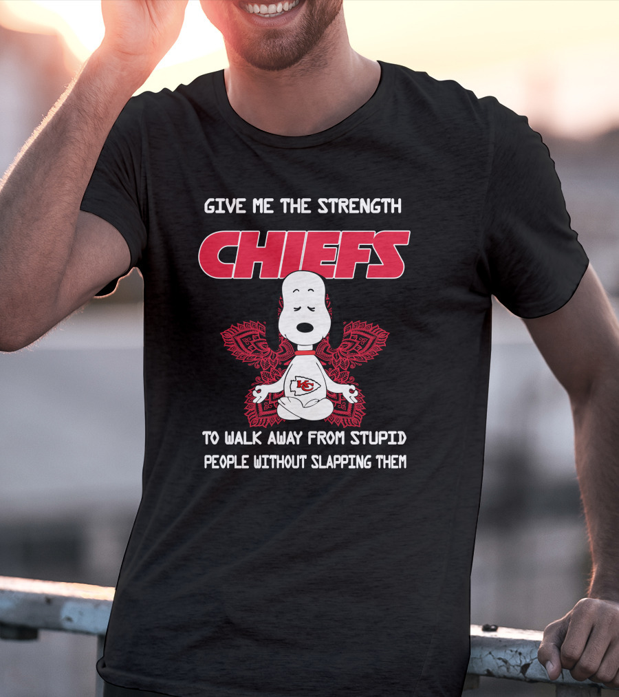 Kansas City Chiefs Snoopy Give Me The Strength To Walk Away From Stupid People Without Slapping Them Yoga T-Shirt