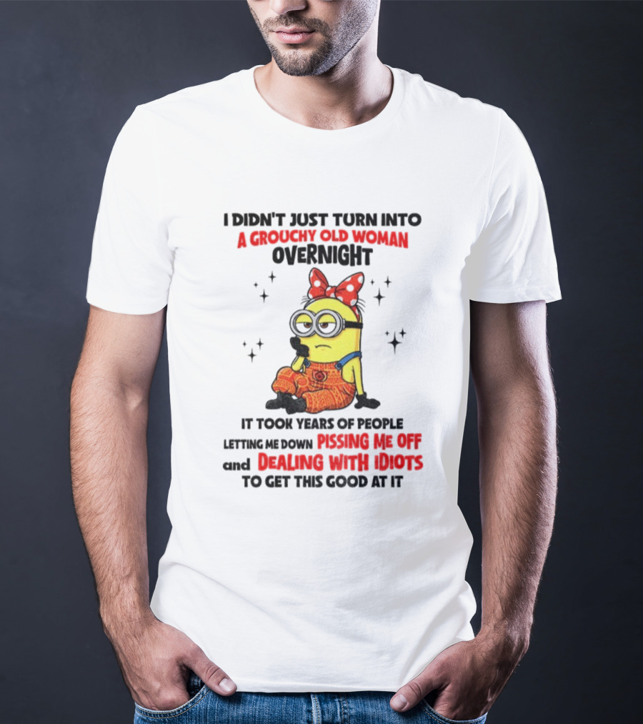 Minion Grouchy Old Woman Pissing Me Off Dealing With Idiots হ হাসির পোস্টার T-Shirt