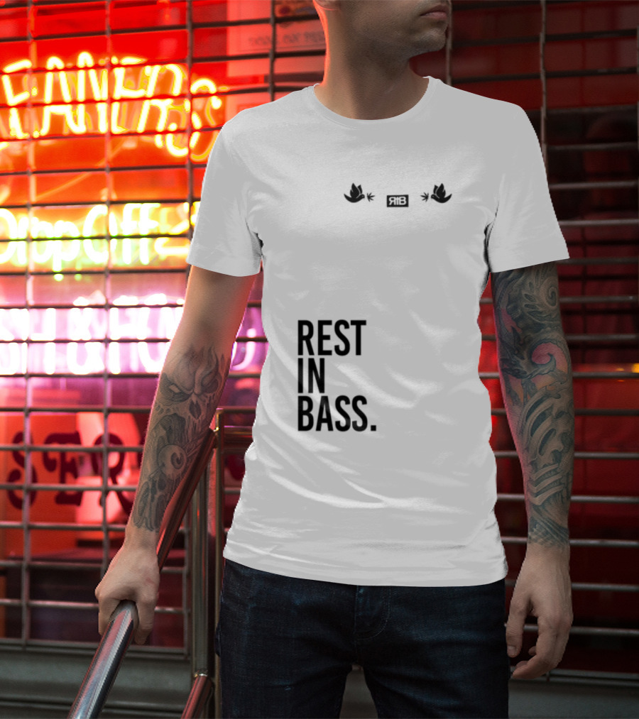 Rest In Bass Che Flying High Peace Symbol Headphones Star Elements T-Shirt
