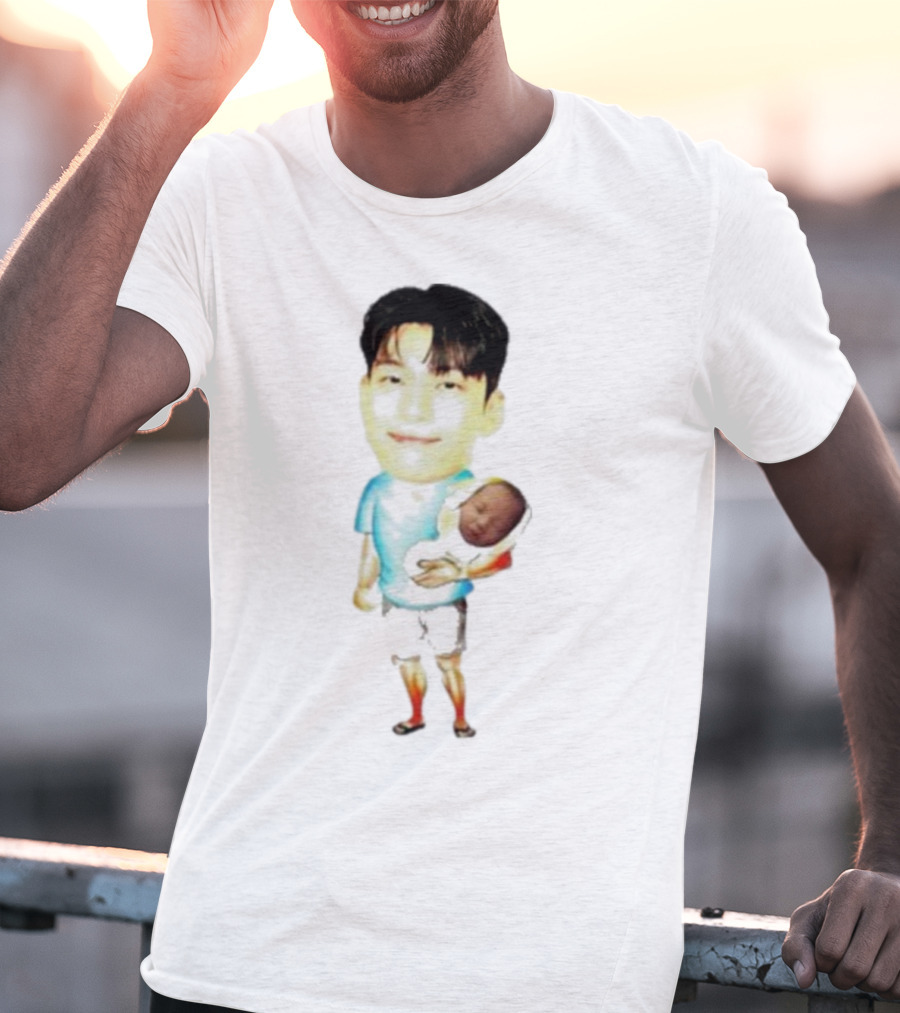Papa Front Man Squid Game Player 222 Wi Ha Carrying Baby T-Shirt