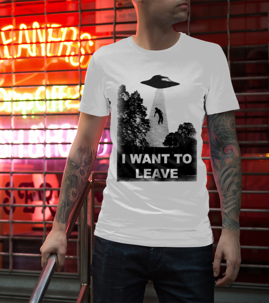 I Want To Leave UFO Abduction Scene Black And White Design T-Shirt