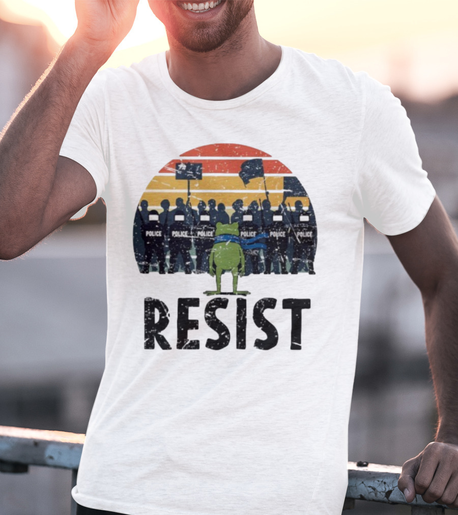 Portland Frog Protester Resist Police Vintage Sunset T-Shirt