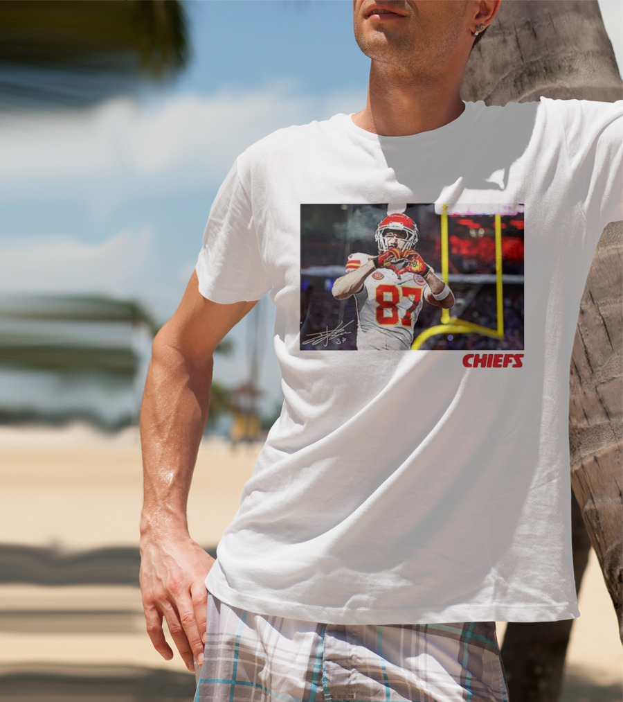 Travis Kelce 87 Kansas City Chiefs Heart Gesture Signature T-Shirt