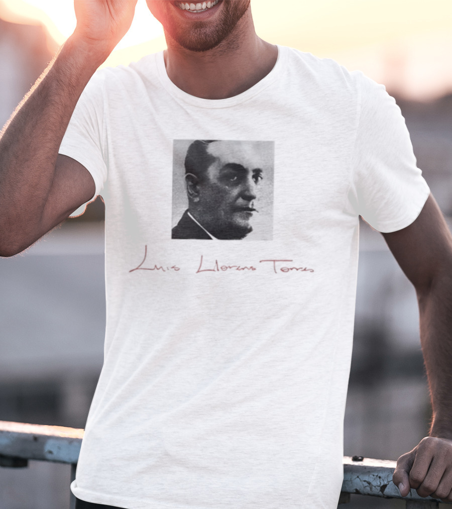 Debí Tirar Más Fotos En La Residencia Luis Llorens Torres T-Shirt