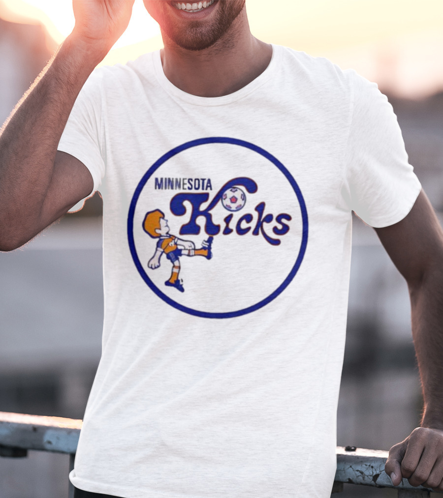 Minnesota Kicks Soccer Cartoon Player Retro Style T-Shirt