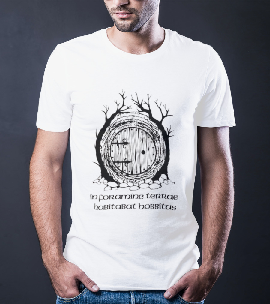 The Hobbit In Foramine Terrae Habitabat Hobbitus T-Shirt