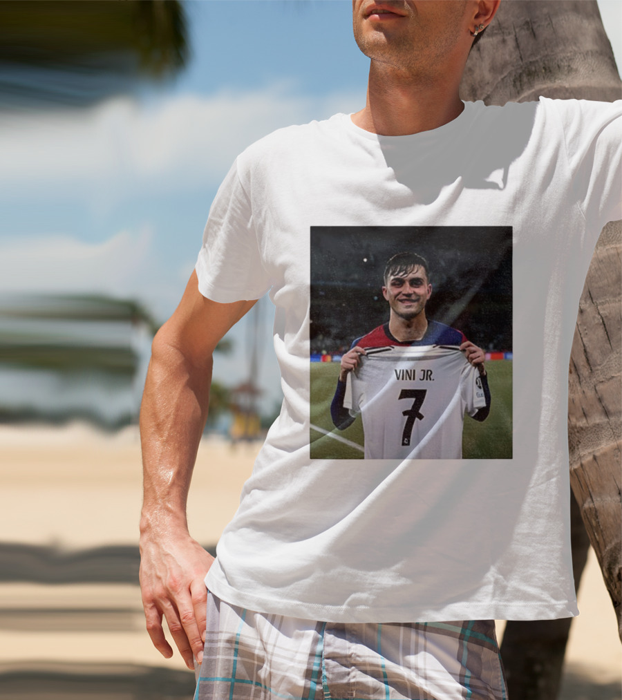 Pedri Holding Vini Jr 7 Jersey La Liga Real Madrid T-Shirt