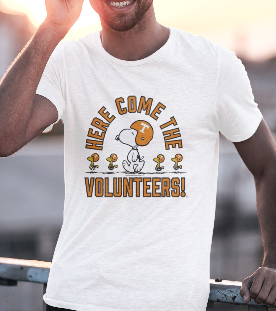 Here Come The Volunteers Snoopy Woodstock Tennessee Volunteers Peanuts Gameday T-Shirt