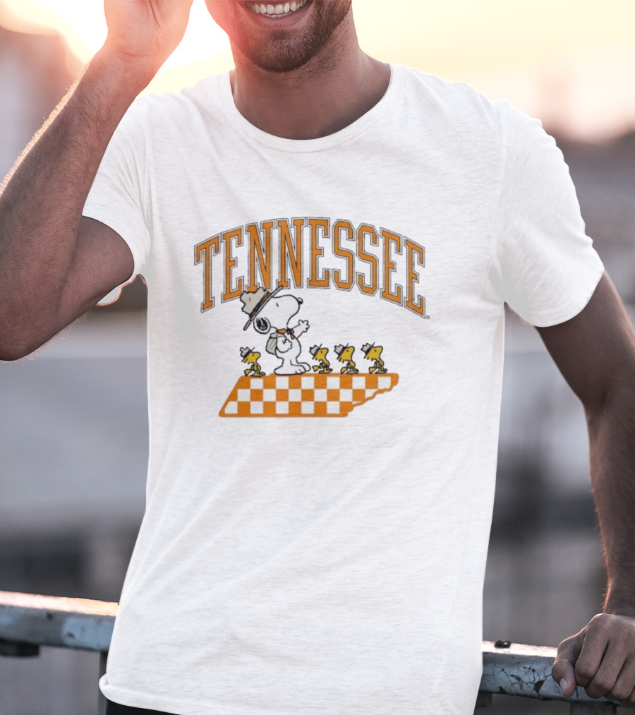 Tennessee Volunteers Snoopy Woodstock Beagle Scouts Peanuts T-Shirt