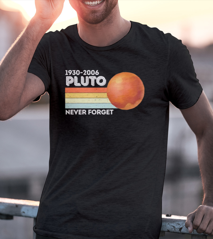Pluto Never Forget 1930 2006 Vintage Retro Planet Tribute T-Shirt