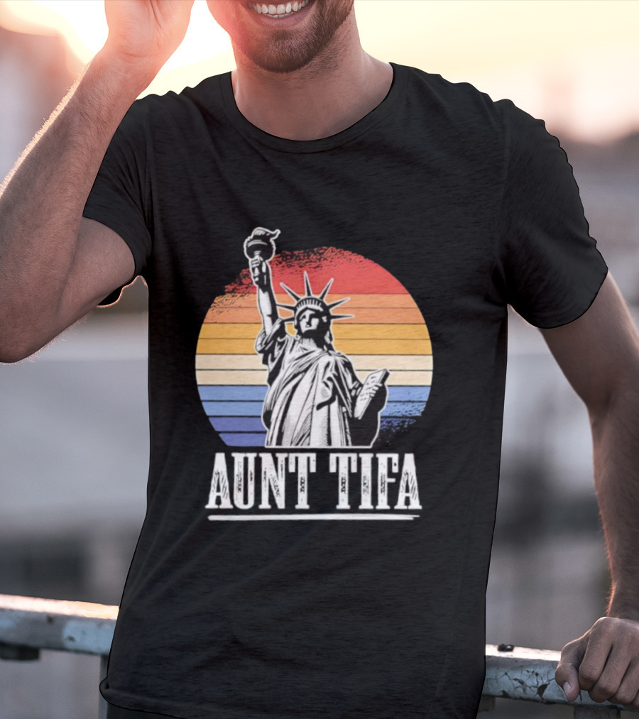 Statue Of Liberty Aunt Tifa Vintage Retro Stripes T-Shirt