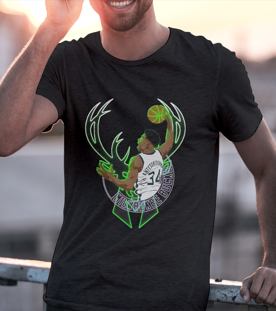 Milwaukee Bucks Giannis Antetokounmpo Dunk Basketball 34 T-Shirt