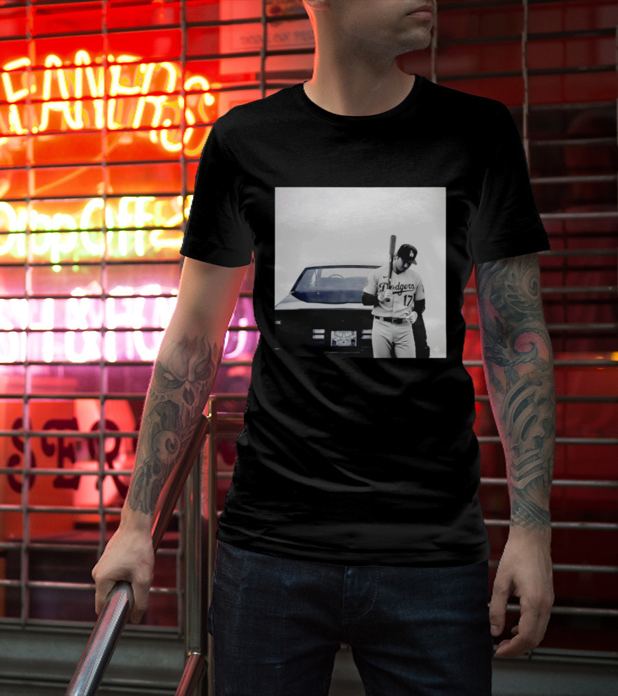 Shohei Ohtani Los Angeles Dodgers Baseball Pose Vintage Car Scene T-Shirt