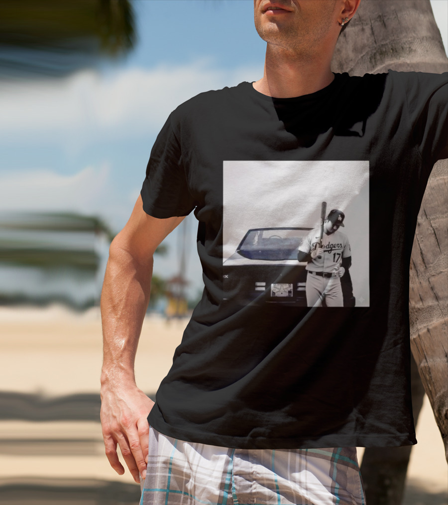 Shohei Ohtani Los Angeles Dodgers Baseball Pose Vintage Car Scene T-Shirt