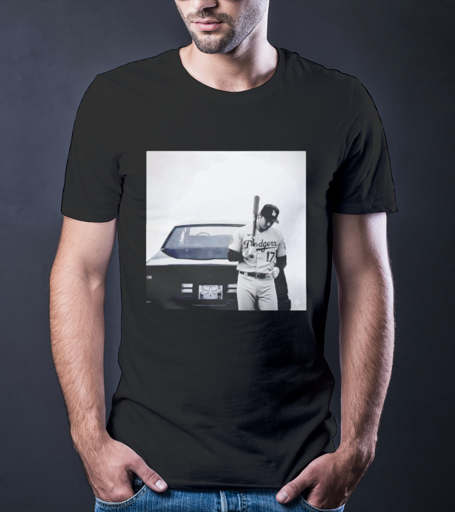 Shohei Ohtani Los Angeles Dodgers Baseball Pose Vintage Car Scene T-Shirt