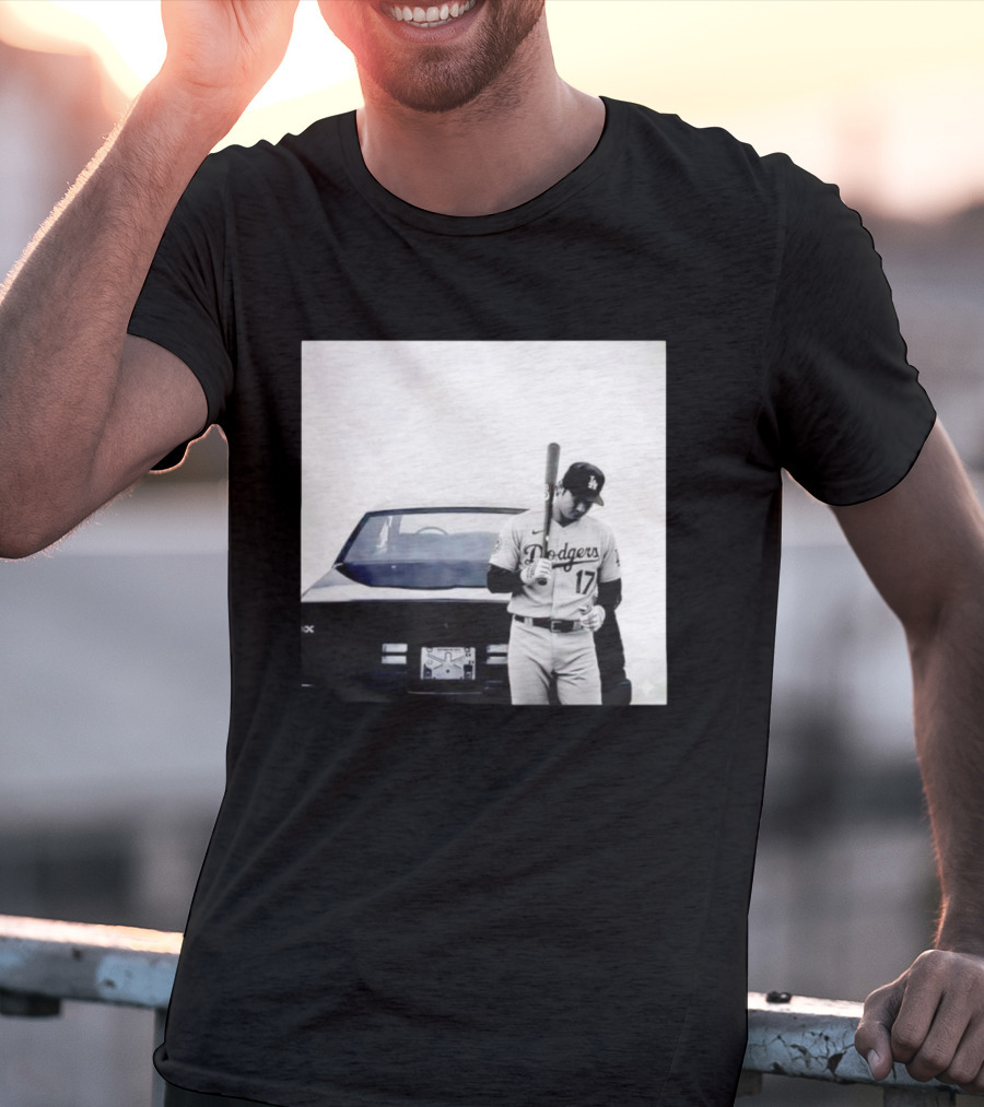Shohei Ohtani Los Angeles Dodgers Baseball Pose Vintage Car Scene T-Shirt