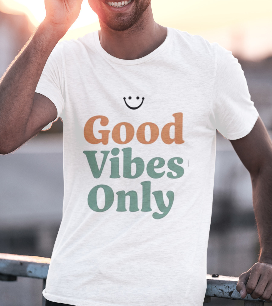 Good Vibes Only Retro Smile Iconic Phrase 70s Style T-Shirt