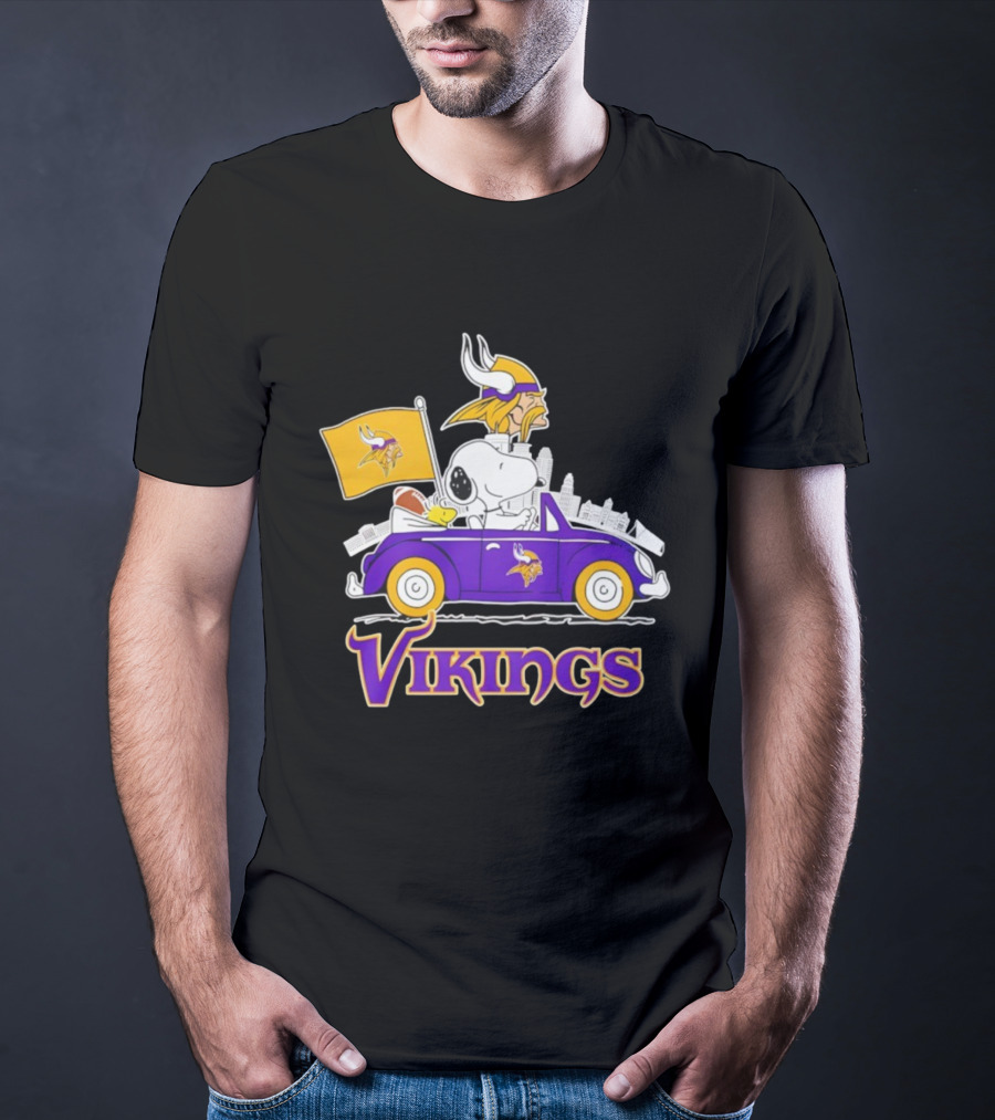 Minnesota Vikings Snoopy Woodstock Driving Purple Car Fan Art T-Shirt