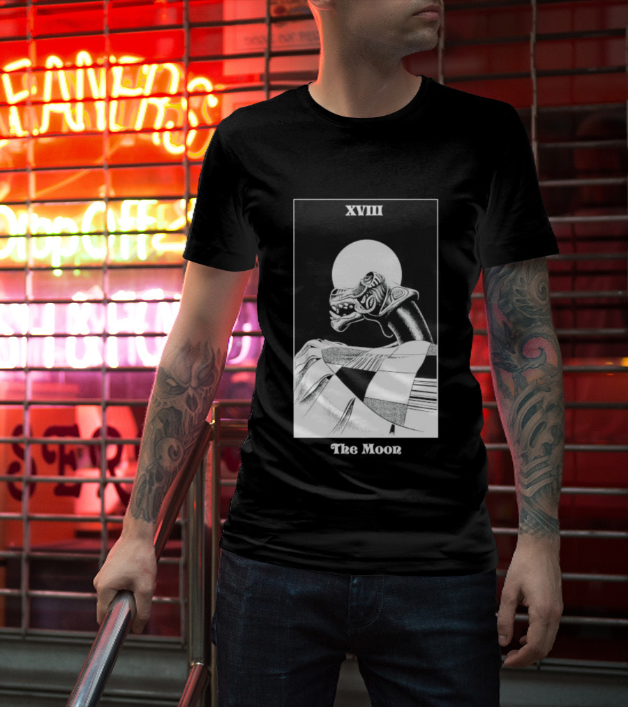Summerisle Arcana The Moon XVIII Ancient Dragon And Full Moon Tarot Card T-Shirt