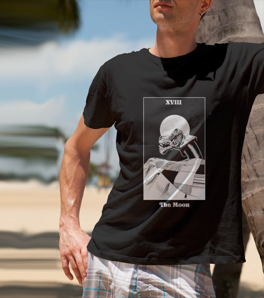 Summerisle Arcana The Moon XVIII Ancient Dragon And Full Moon Tarot Card T-Shirt