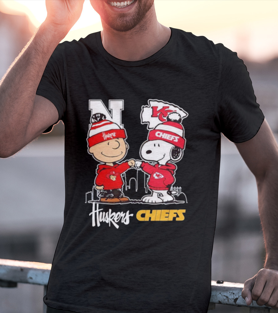 Charlie Brown Snoopy Nebraska Cornhuskers Kansas City Chiefs Husker Chiefs Team Spirit Icons T-Shirt