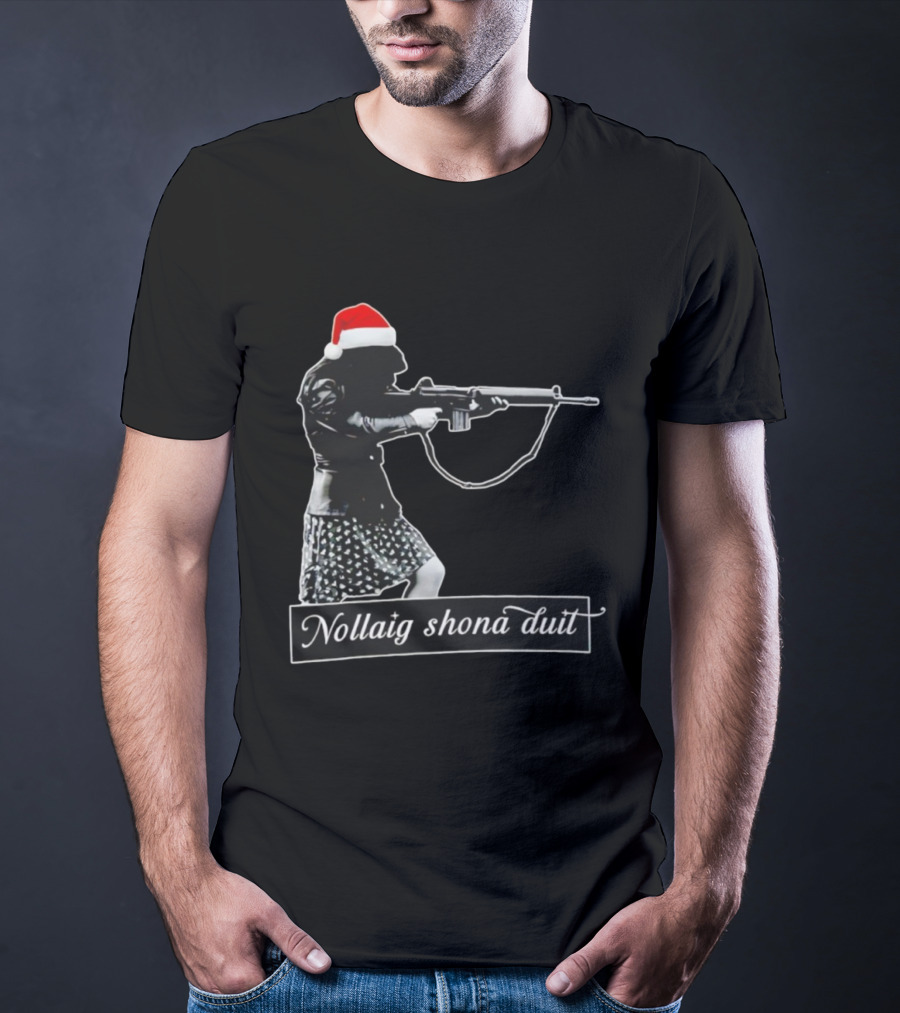 Nollaig Shona Duit Santa Christmas Santa Hat Woman Rifle T-Shirt