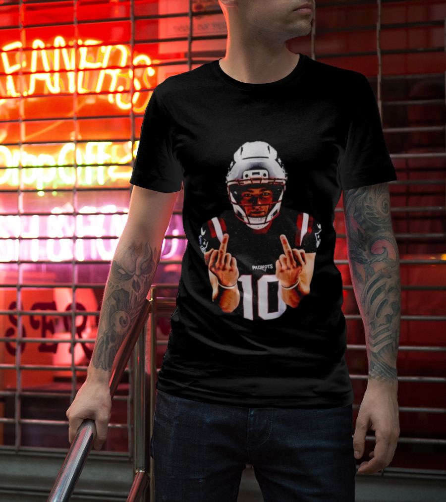 Tom Brady New England Patriots Middle Finger Gesture T-Shirt