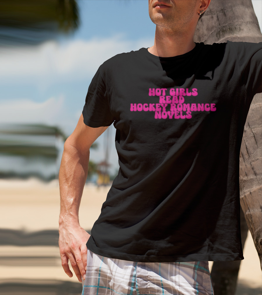 Hot Girls Read Hockey Romance Novels T-Shirt