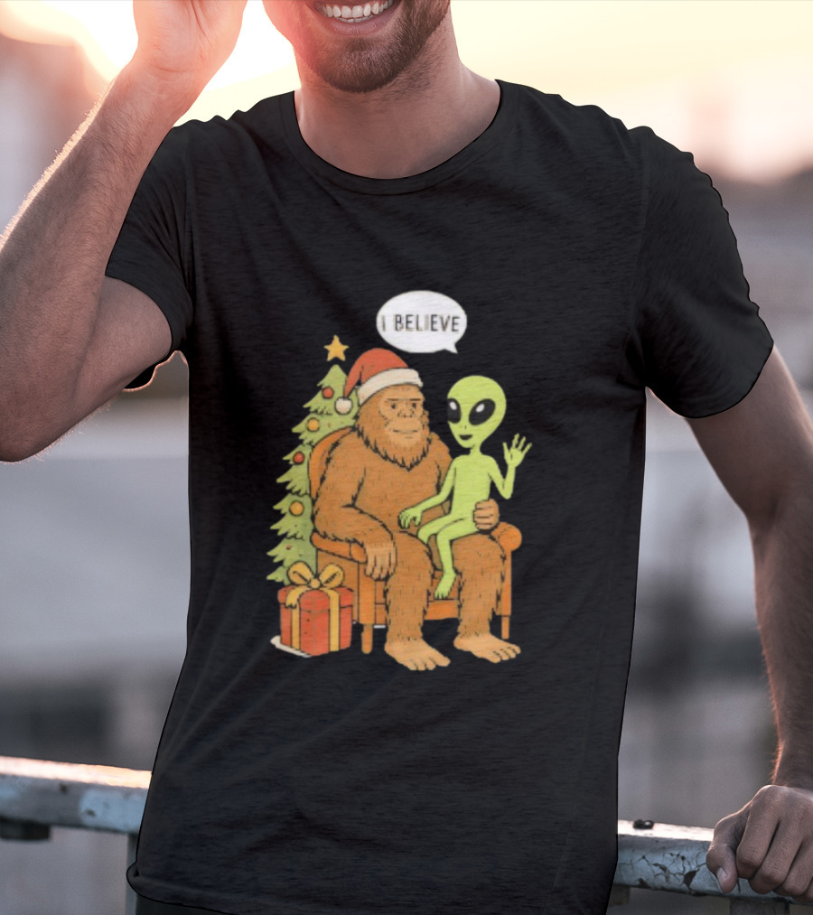 Santa Bigfoot Alien UFO I Believe Paranormal Christmas T-Shirt