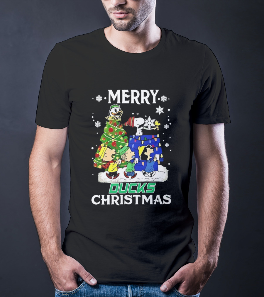 Merry Snoopy And Friends Oregon Ducks Christmas T-Shirt