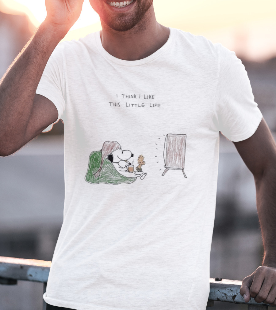 Snoopy Woodstock I Think I Like This Little Life Cozy Blanket TV Scene T-Shirt