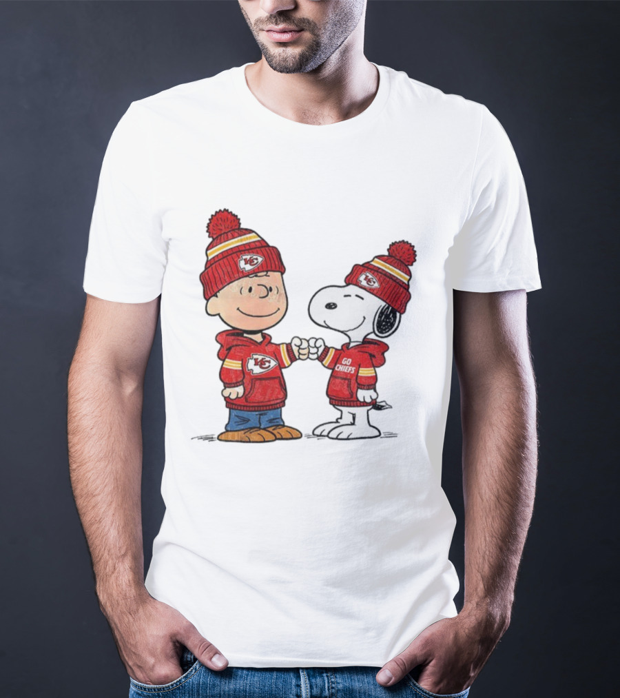 Charlie Brown Snoopy Go Chiefs Kansas City Super Bowl Fist Bump T-Shirt